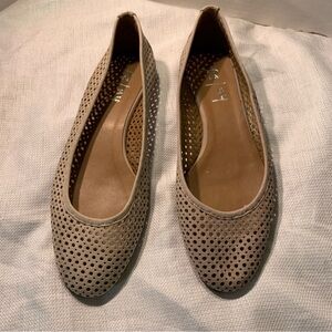 NWOB French Sole Ballet Flats Women’s League  Color: Desert Nubuck Size 10